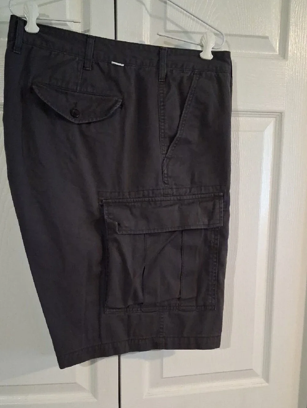 Men's Dark Gray Cargo Shorts - Classic Pocket Design